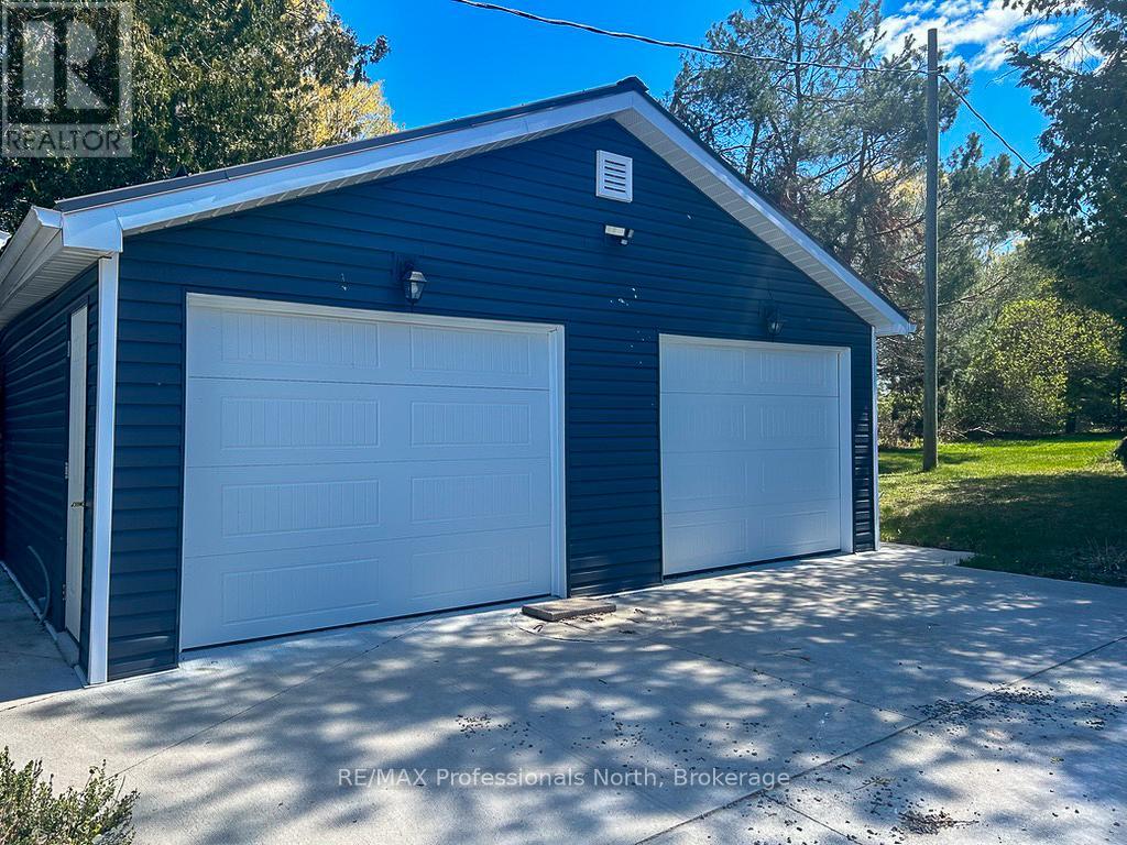 652 ROBEL DRIVE - 23
