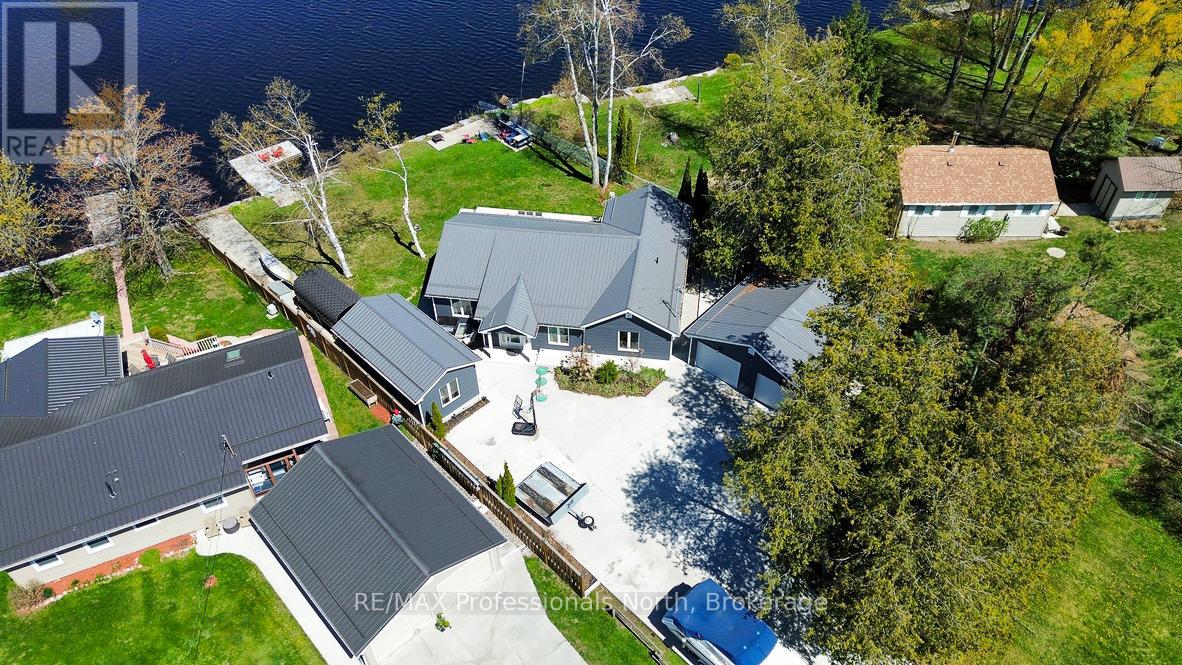 652 ROBEL DRIVE - 3