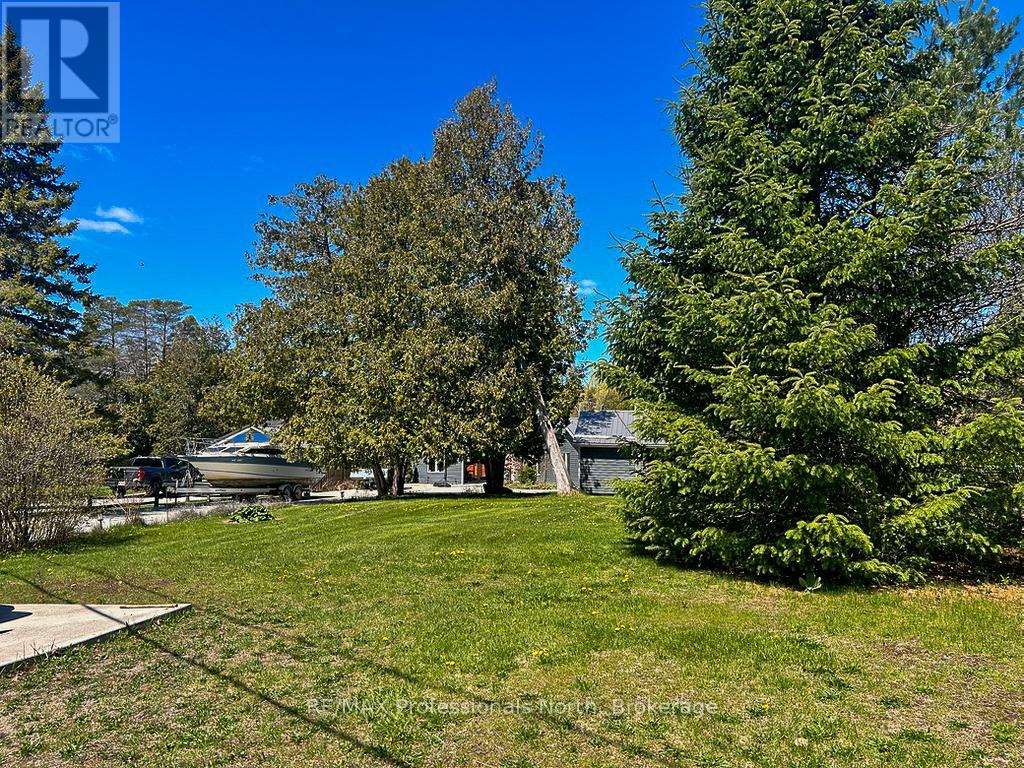 652 ROBEL DRIVE - 34