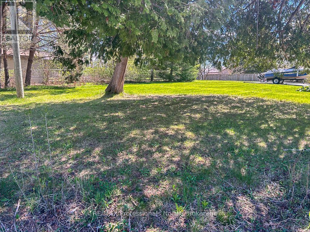 652 ROBEL DRIVE - 35