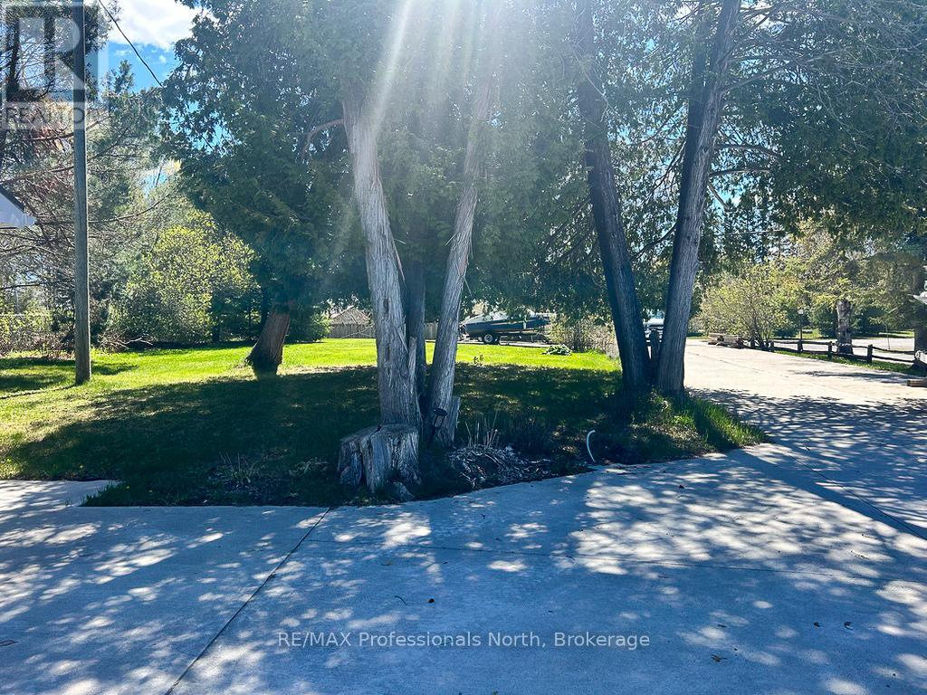 652 ROBEL DRIVE - 36