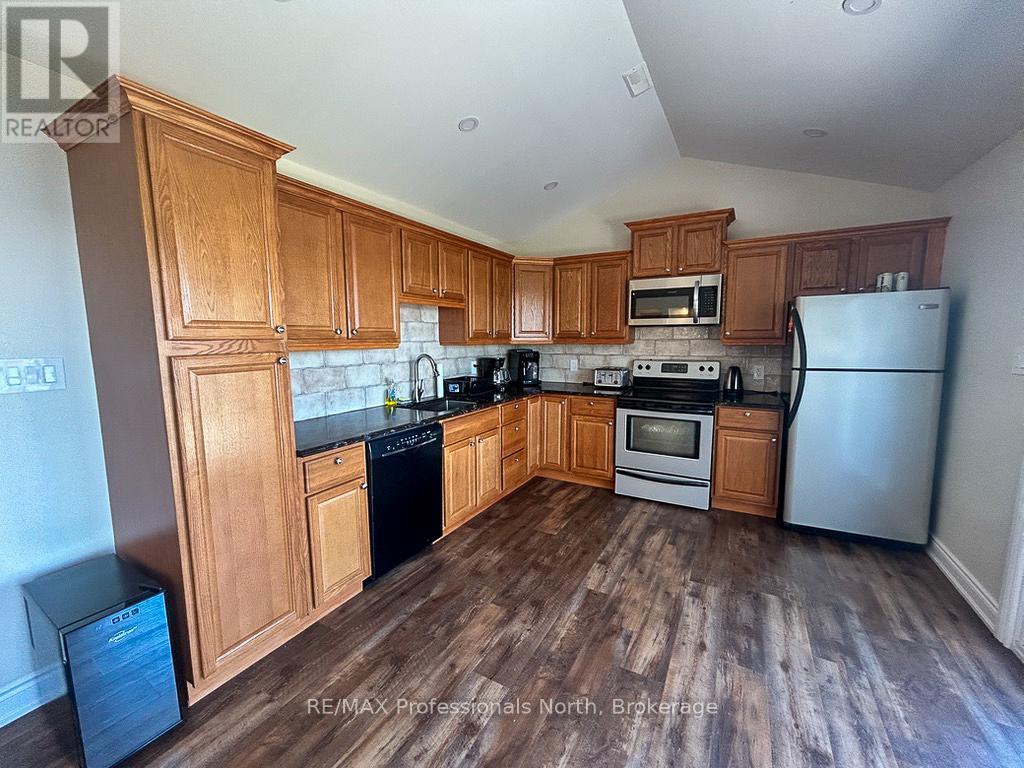 652 ROBEL DRIVE - 5