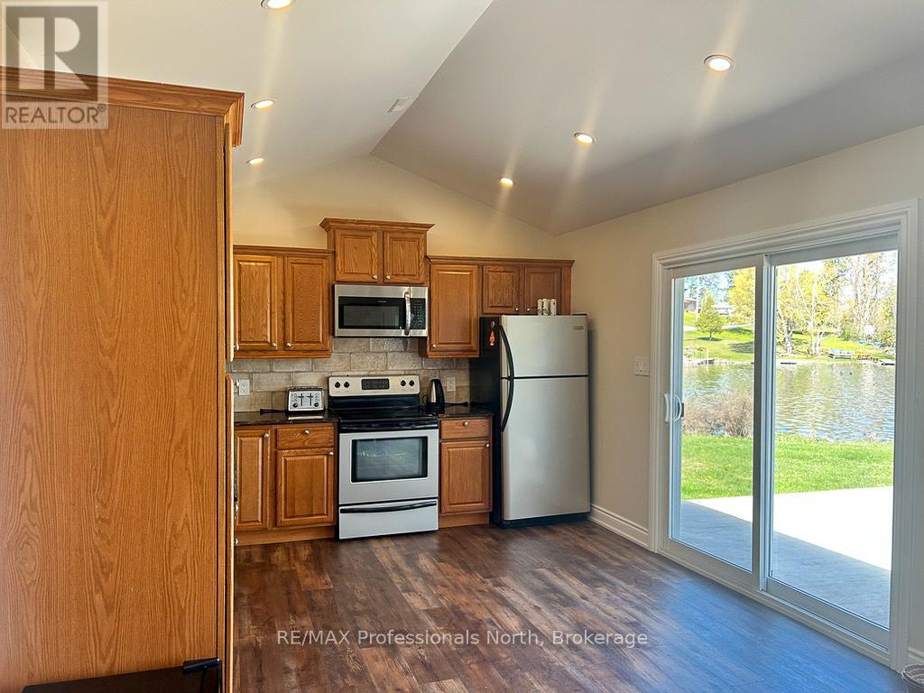 652 ROBEL DRIVE - 7