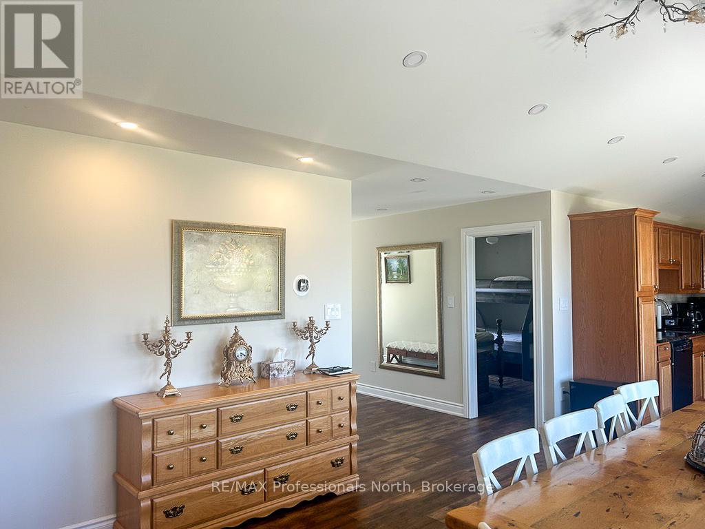 652 ROBEL DRIVE - 8