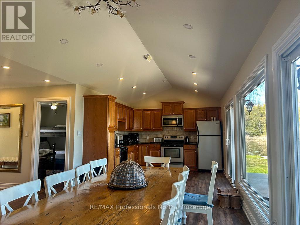 652 ROBEL DRIVE - 9