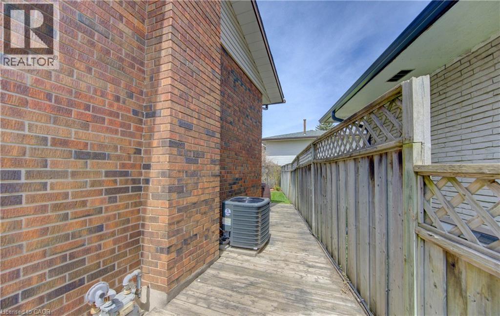10 BOSWORTH Crescent, Kitchener, Ontario, N2E1Z1 — Photo 27