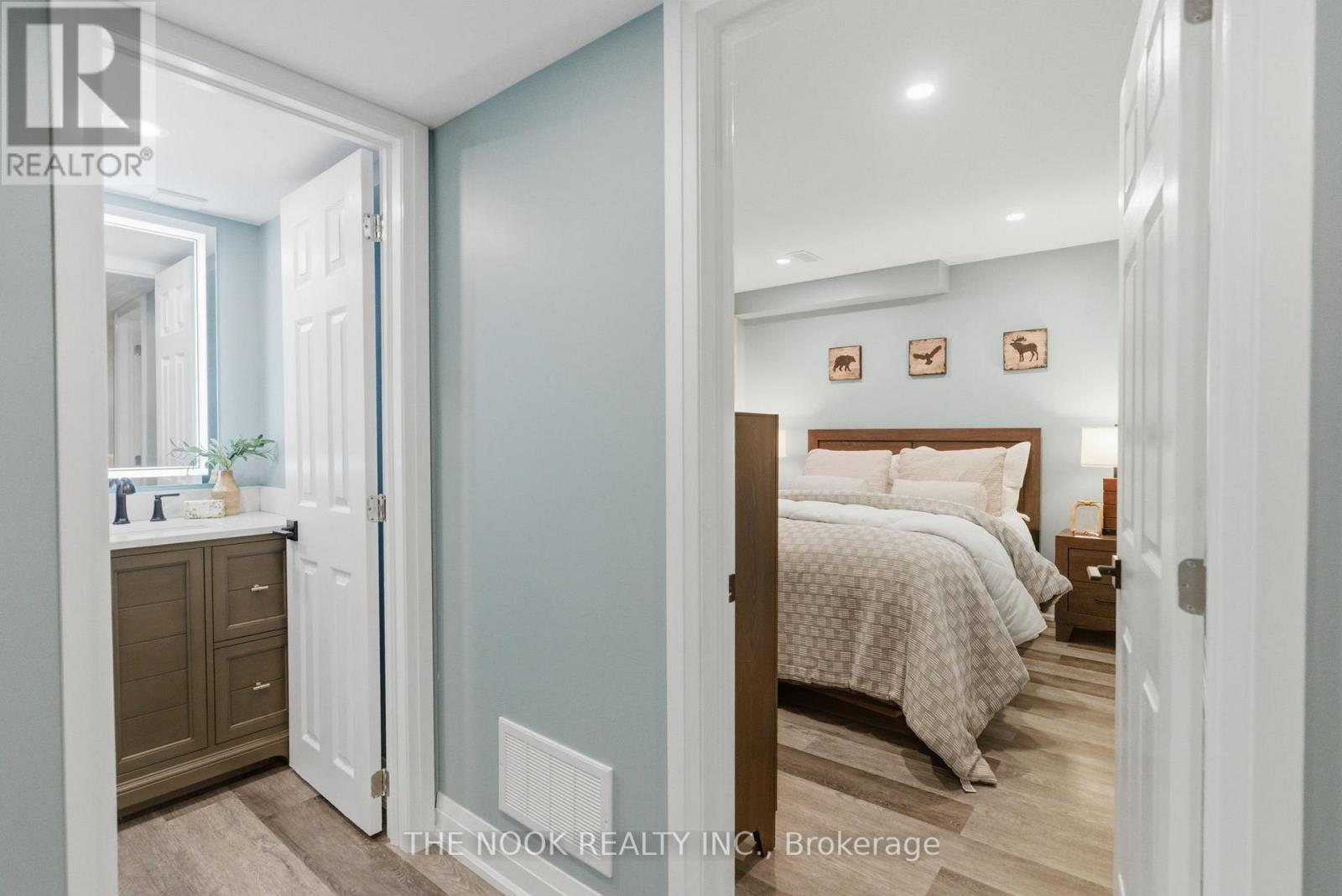 42 DRUMMOND STREET - 32