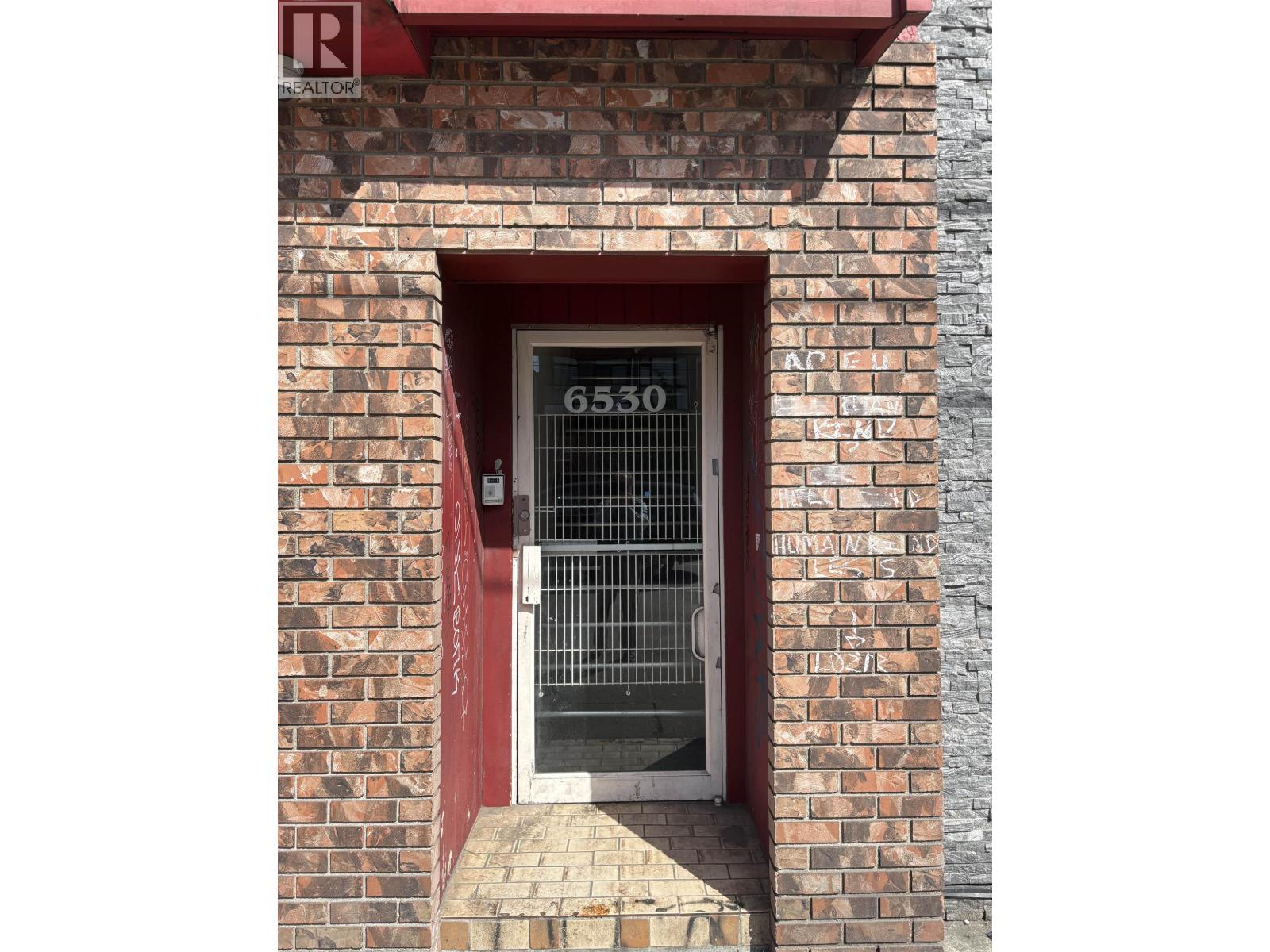 6528-6530 VICTORIA DRIVE — photo 3
