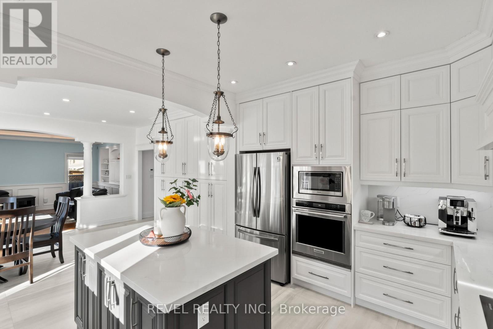 70 APPLEWOOD CRESCENT - 10