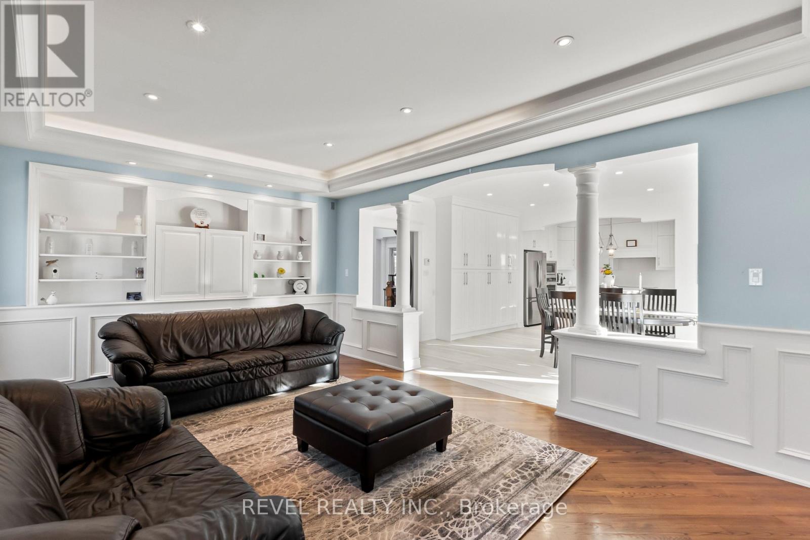 70 APPLEWOOD CRESCENT - 13
