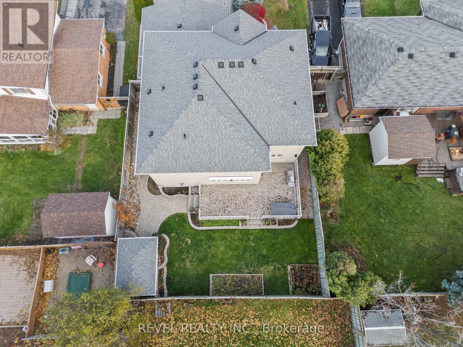 70 APPLEWOOD CRESCENT - 29