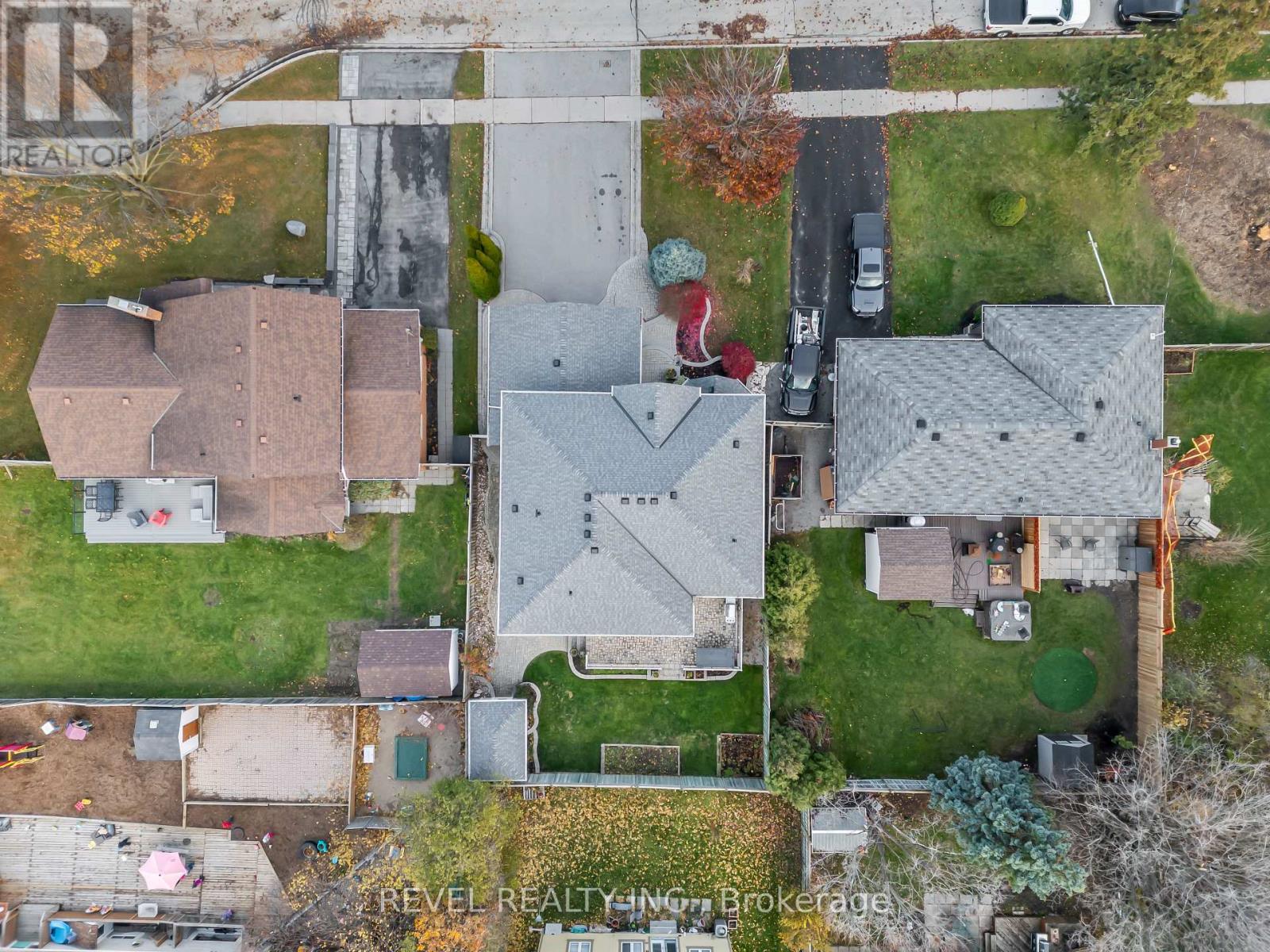 70 APPLEWOOD CRESCENT - 30