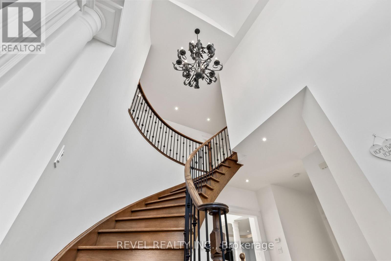 70 APPLEWOOD CRESCENT - 5