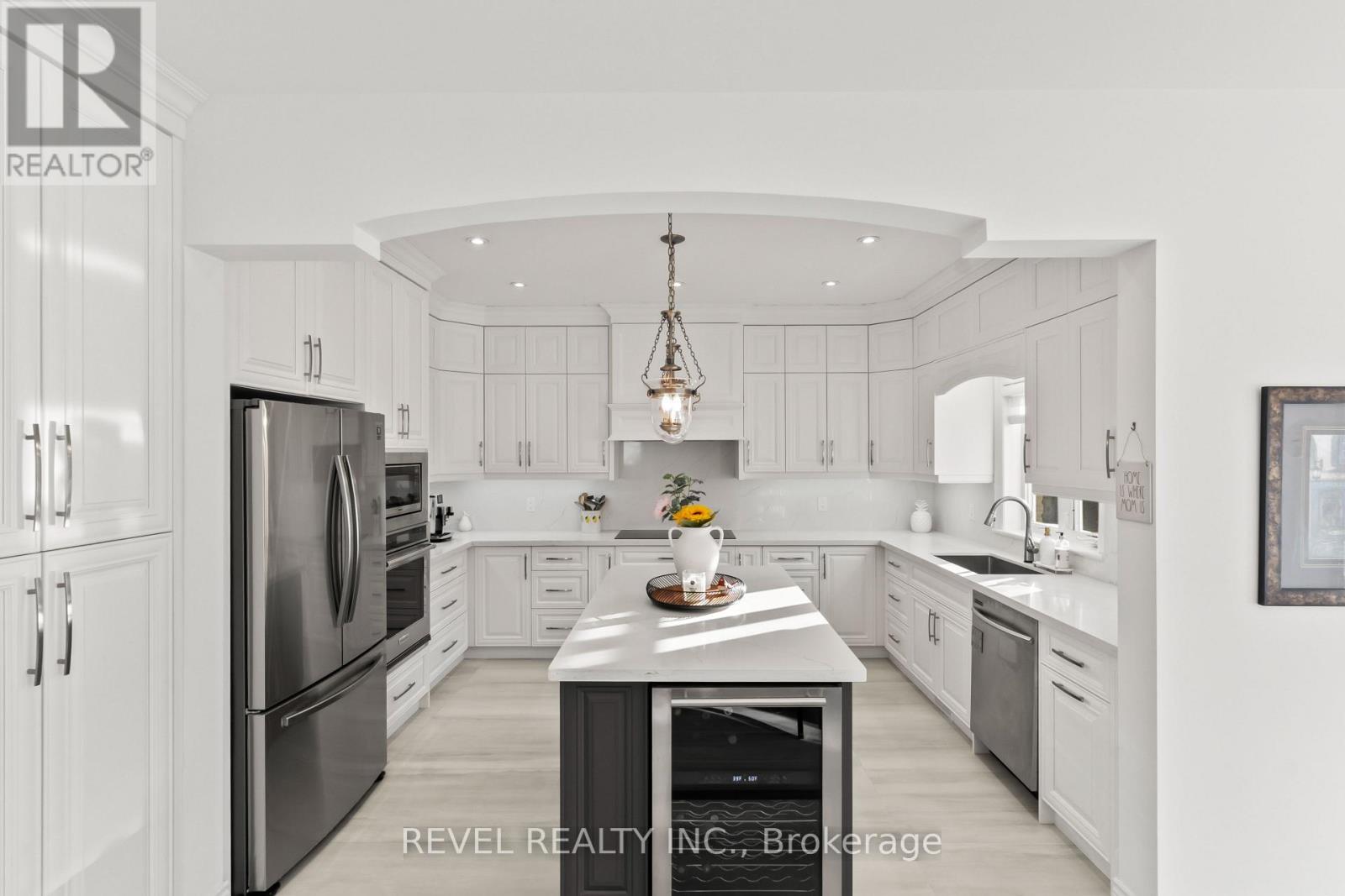 70 APPLEWOOD CRESCENT - 7