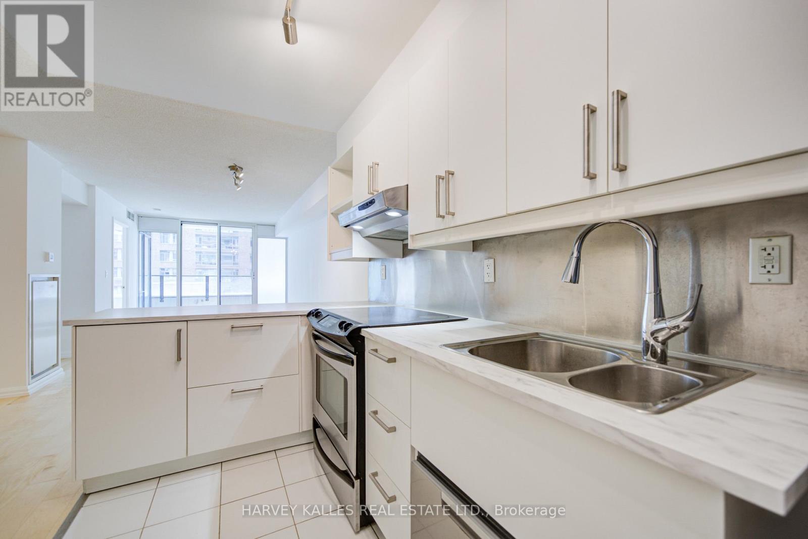 #717 111 ELIZABETH STREET - 16