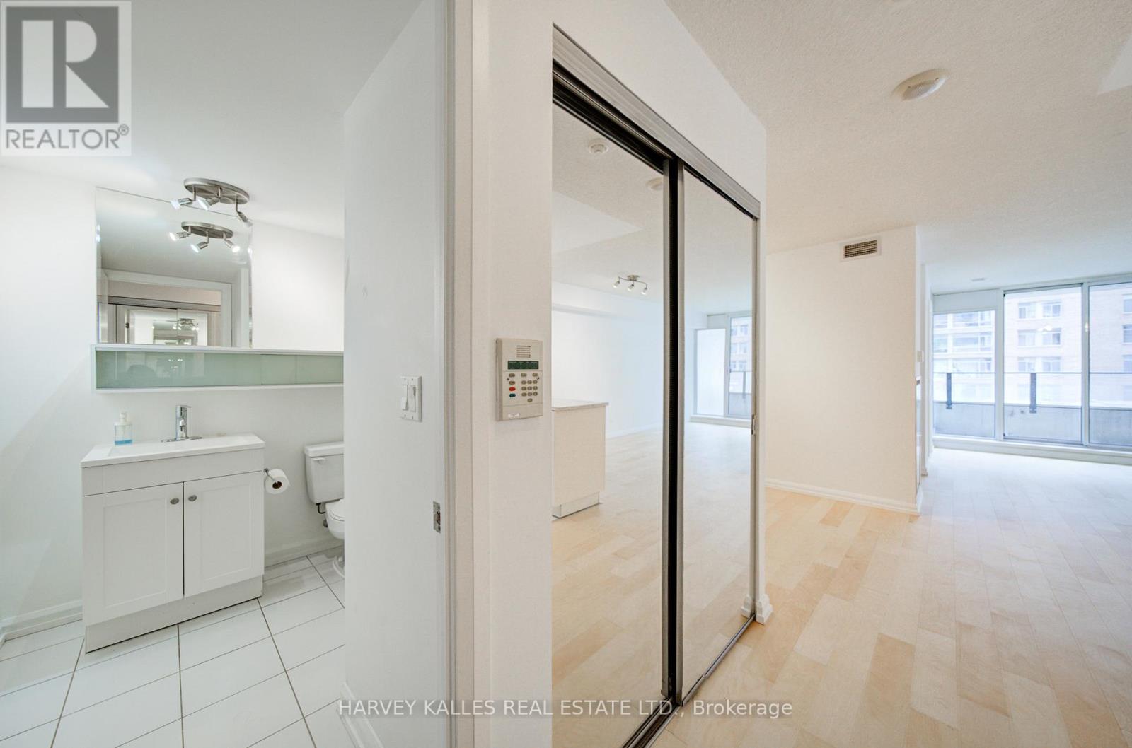 #717 111 ELIZABETH STREET - 10