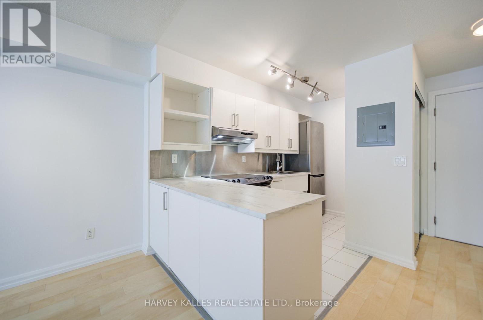 #717 111 ELIZABETH STREET - 15