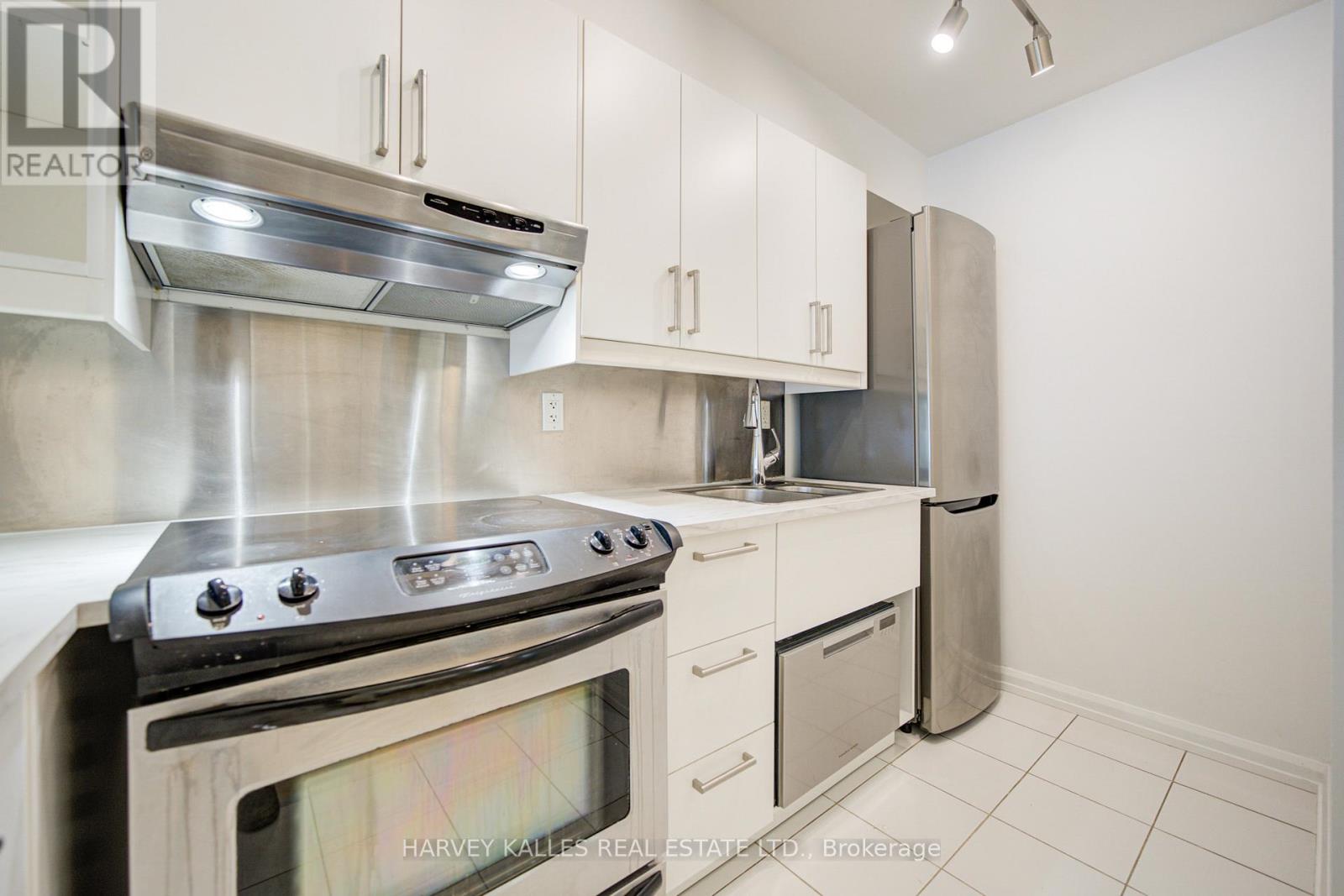 #717 111 ELIZABETH STREET - 13