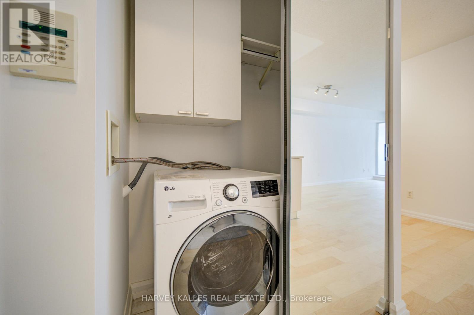 #717 111 ELIZABETH STREET - 18