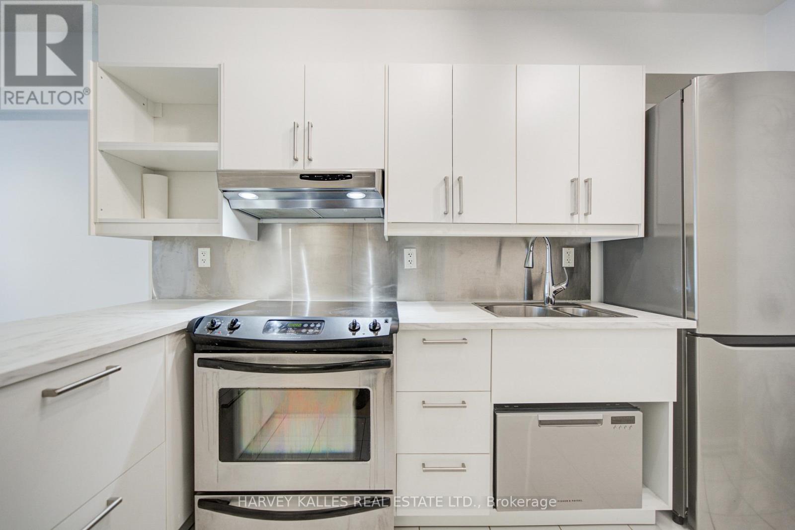 #717 111 ELIZABETH STREET - 14
