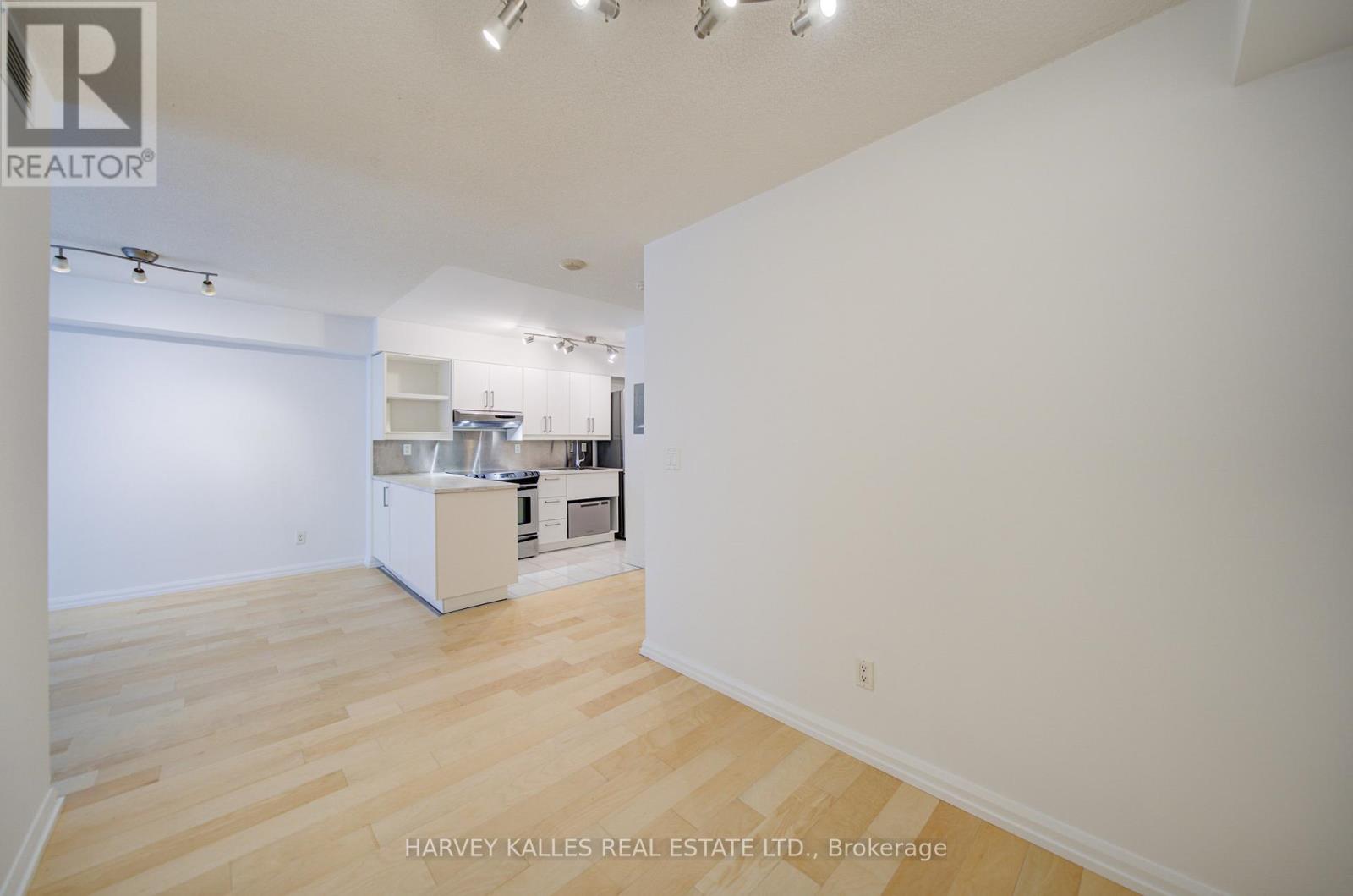 #717 111 ELIZABETH STREET - 21