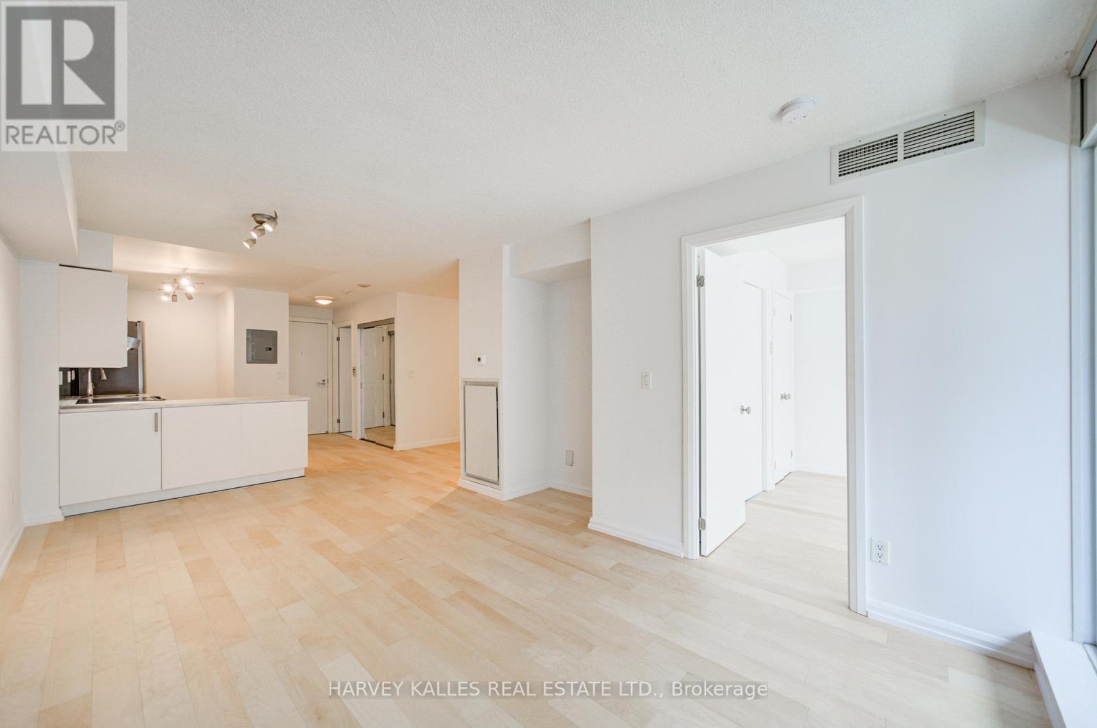 #717 111 ELIZABETH STREET - 25