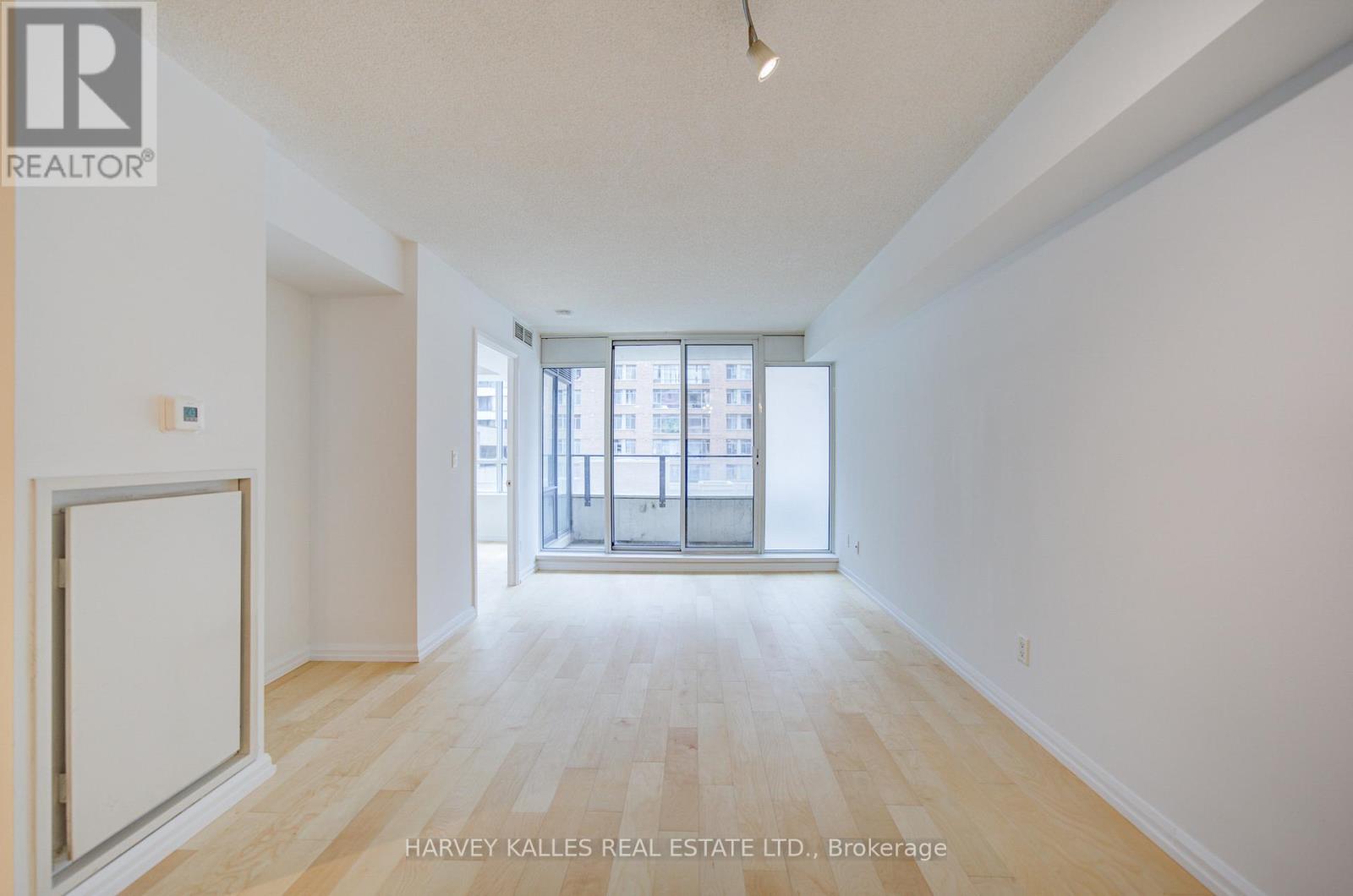 #717 111 ELIZABETH STREET - 23