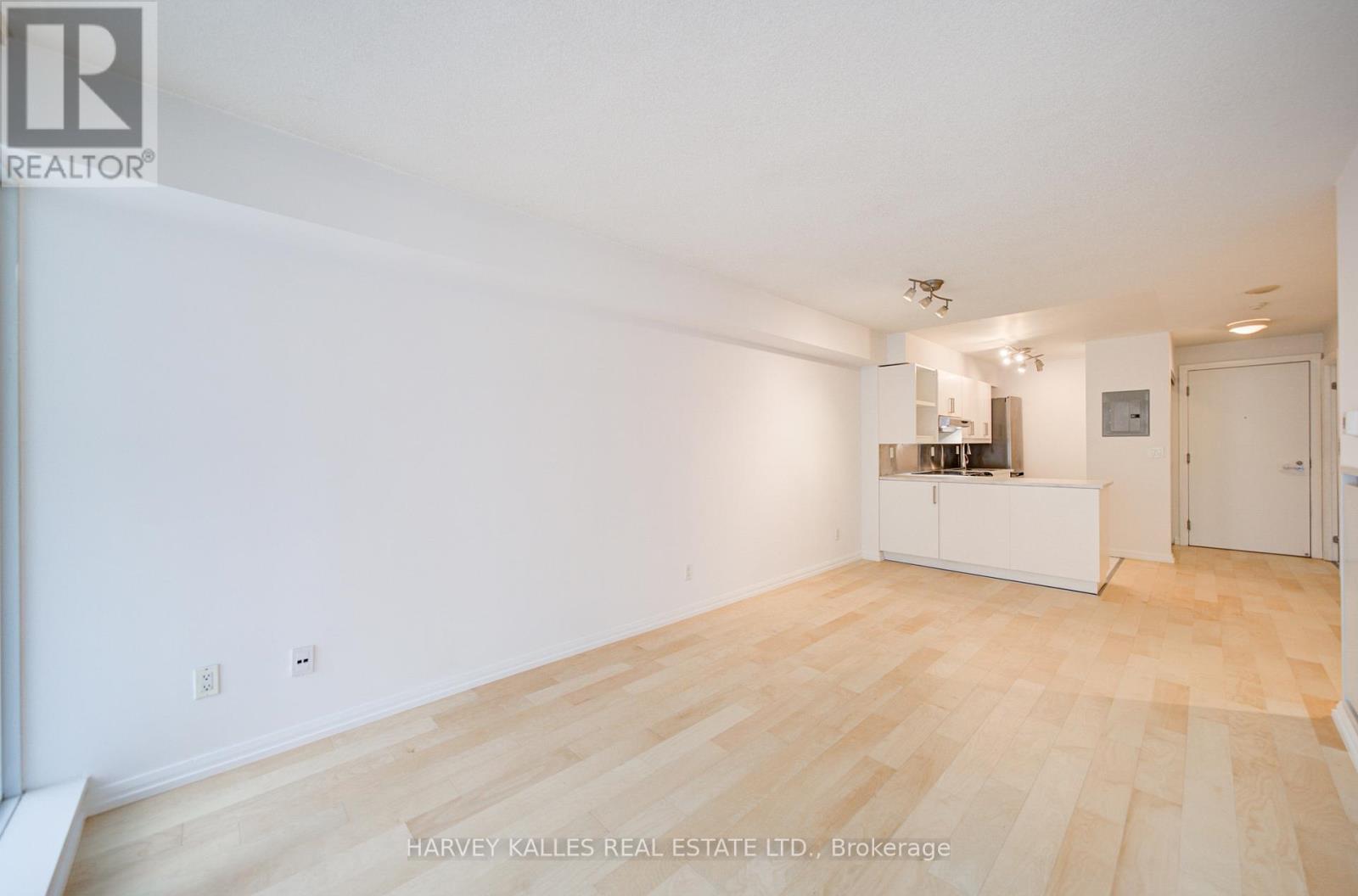 #717 111 ELIZABETH STREET - 27