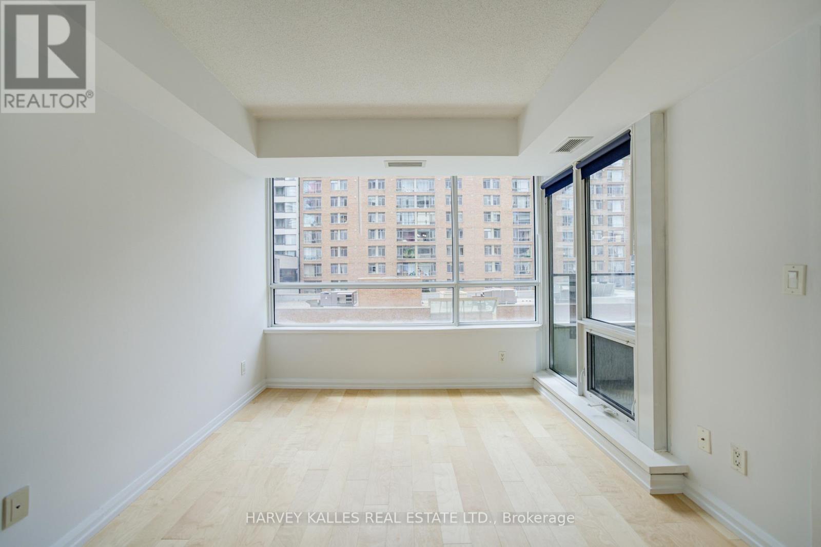#717 111 ELIZABETH STREET - 30