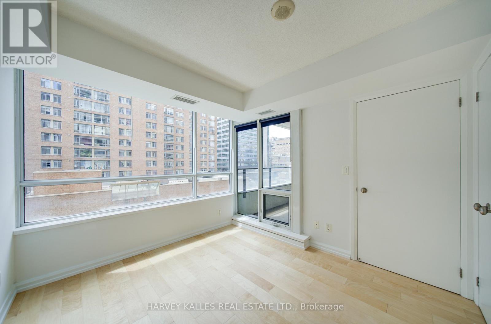 #717 111 ELIZABETH STREET - 29