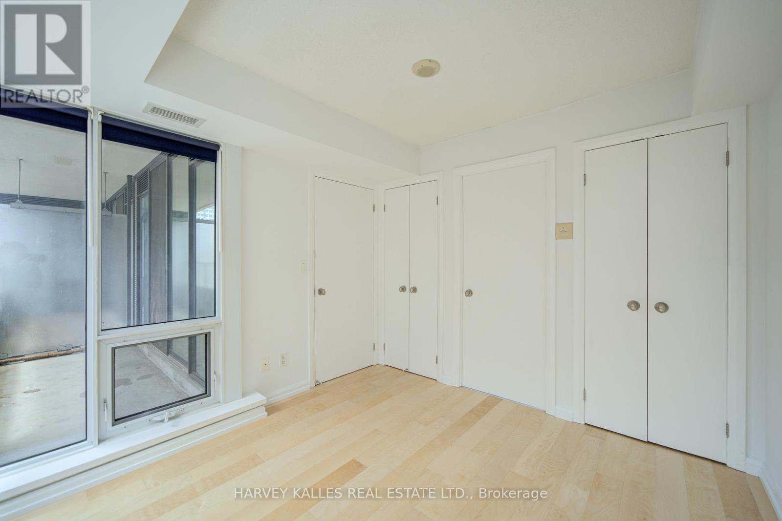 #717 111 ELIZABETH STREET - 32