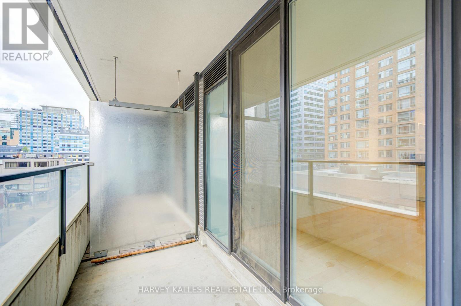 #717 111 ELIZABETH STREET - 37