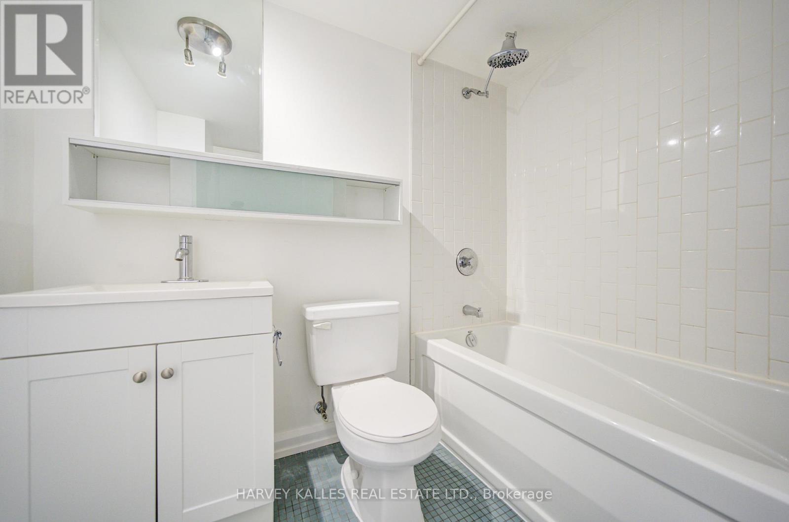 #717 111 ELIZABETH STREET - 34