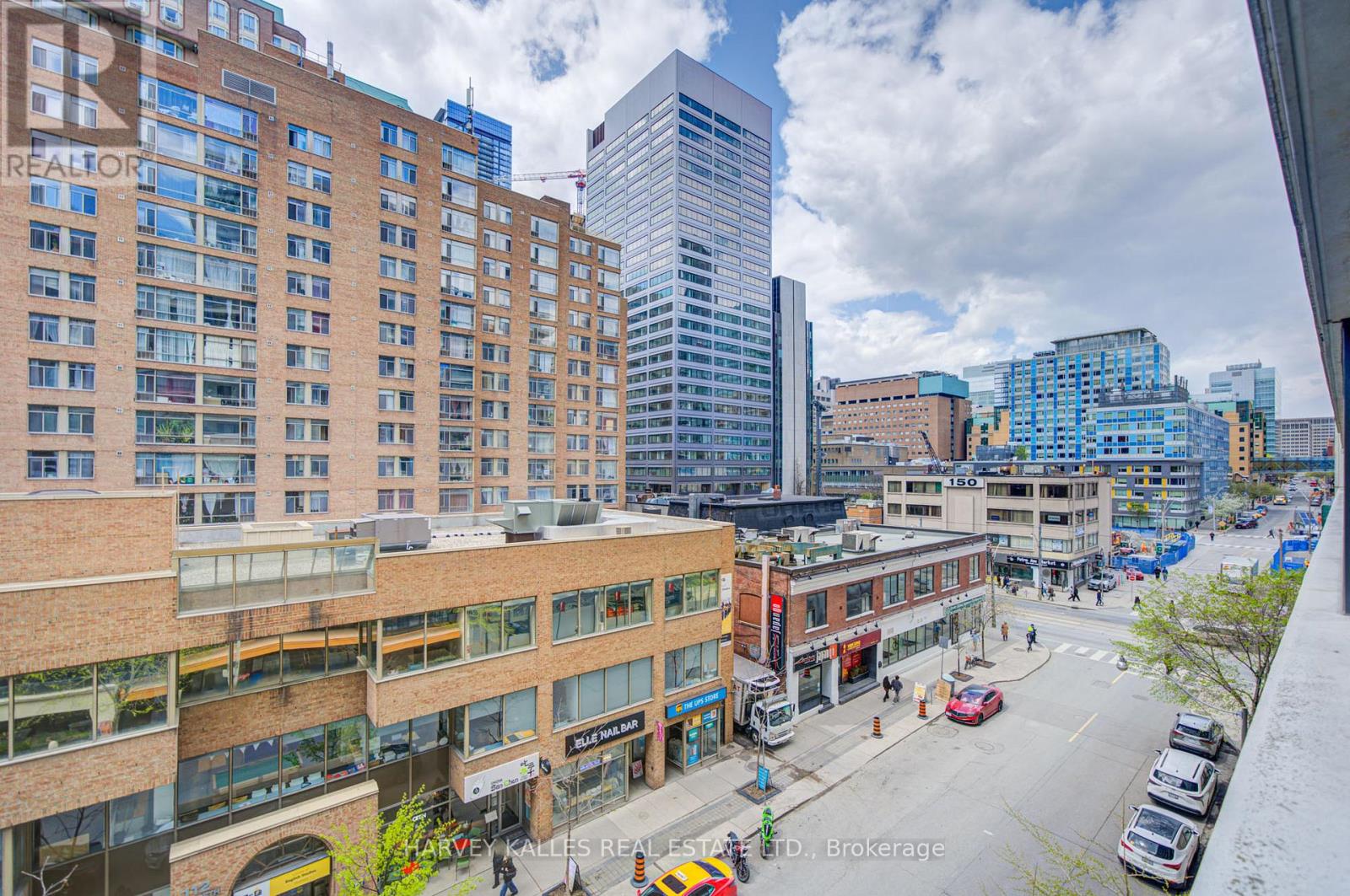 #717 111 ELIZABETH STREET - 40