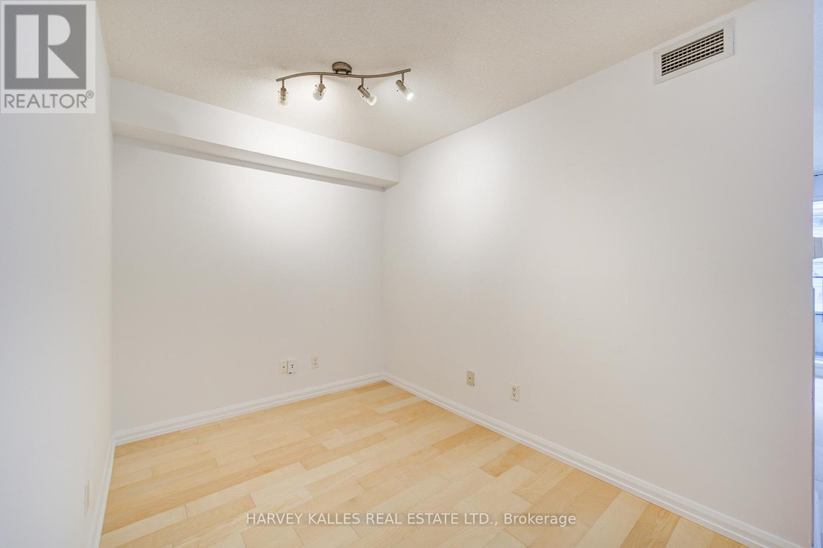 #717 111 ELIZABETH STREET - 19