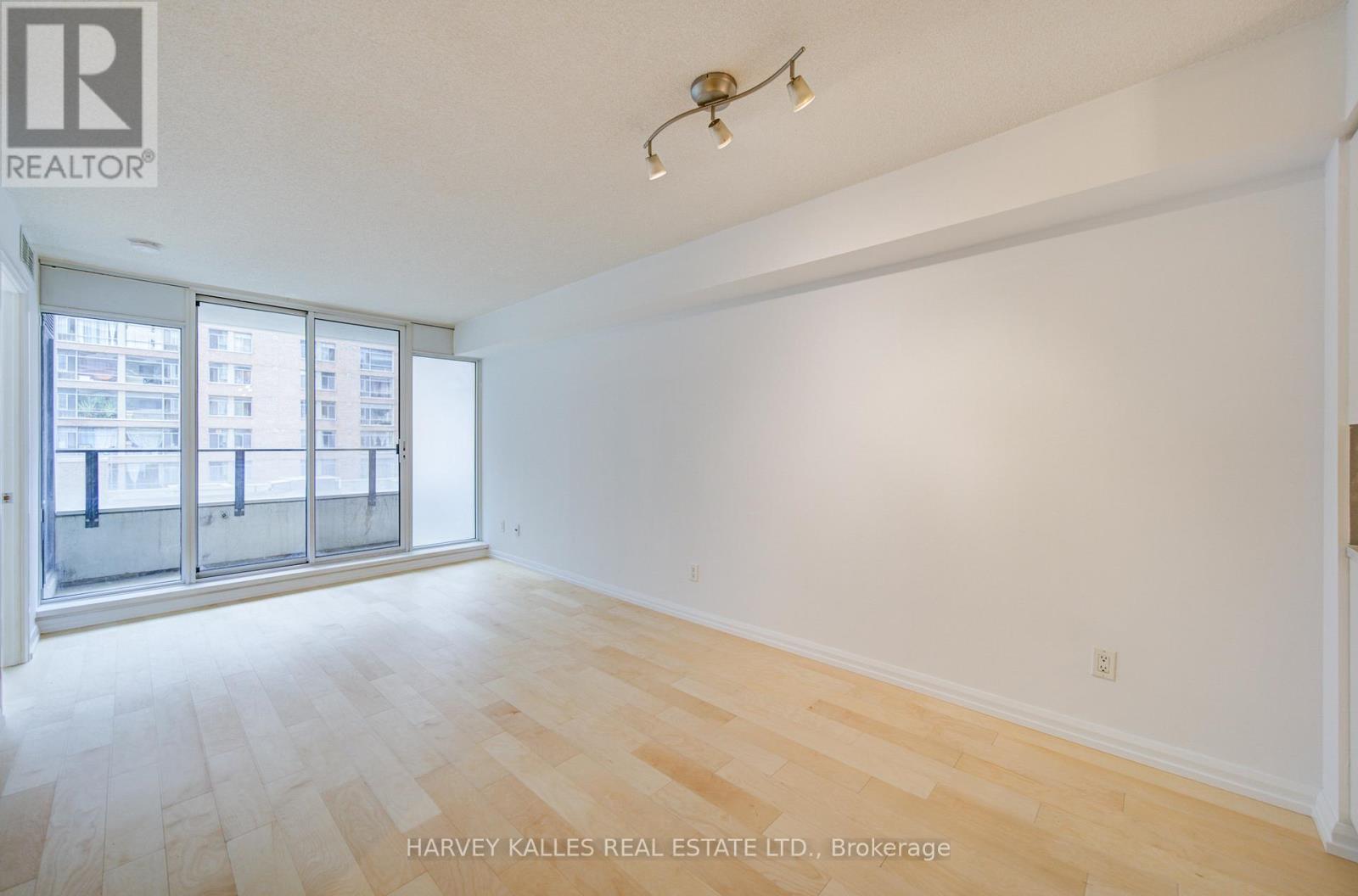#717 111 ELIZABETH STREET - 24