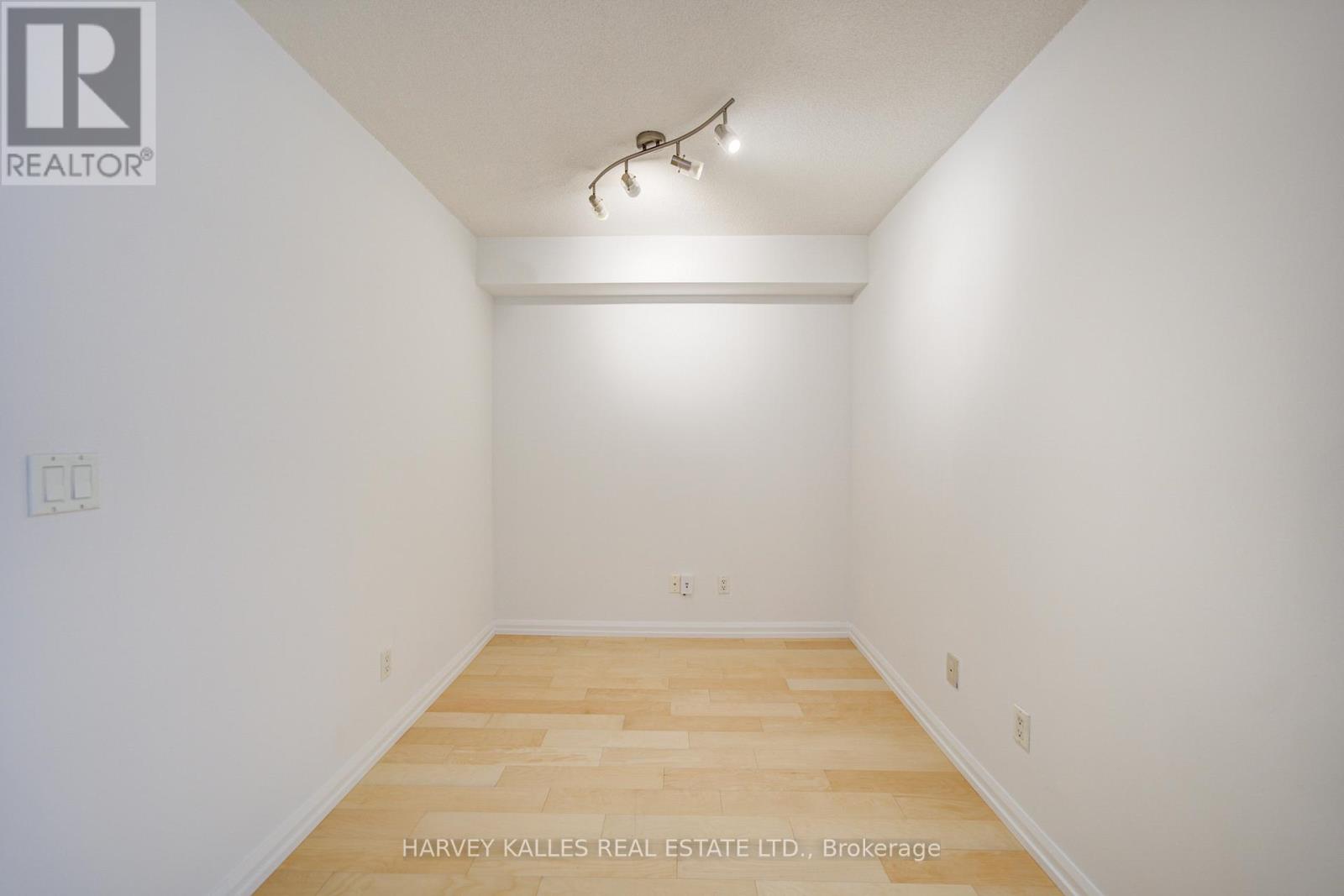 #717 111 ELIZABETH STREET - 20