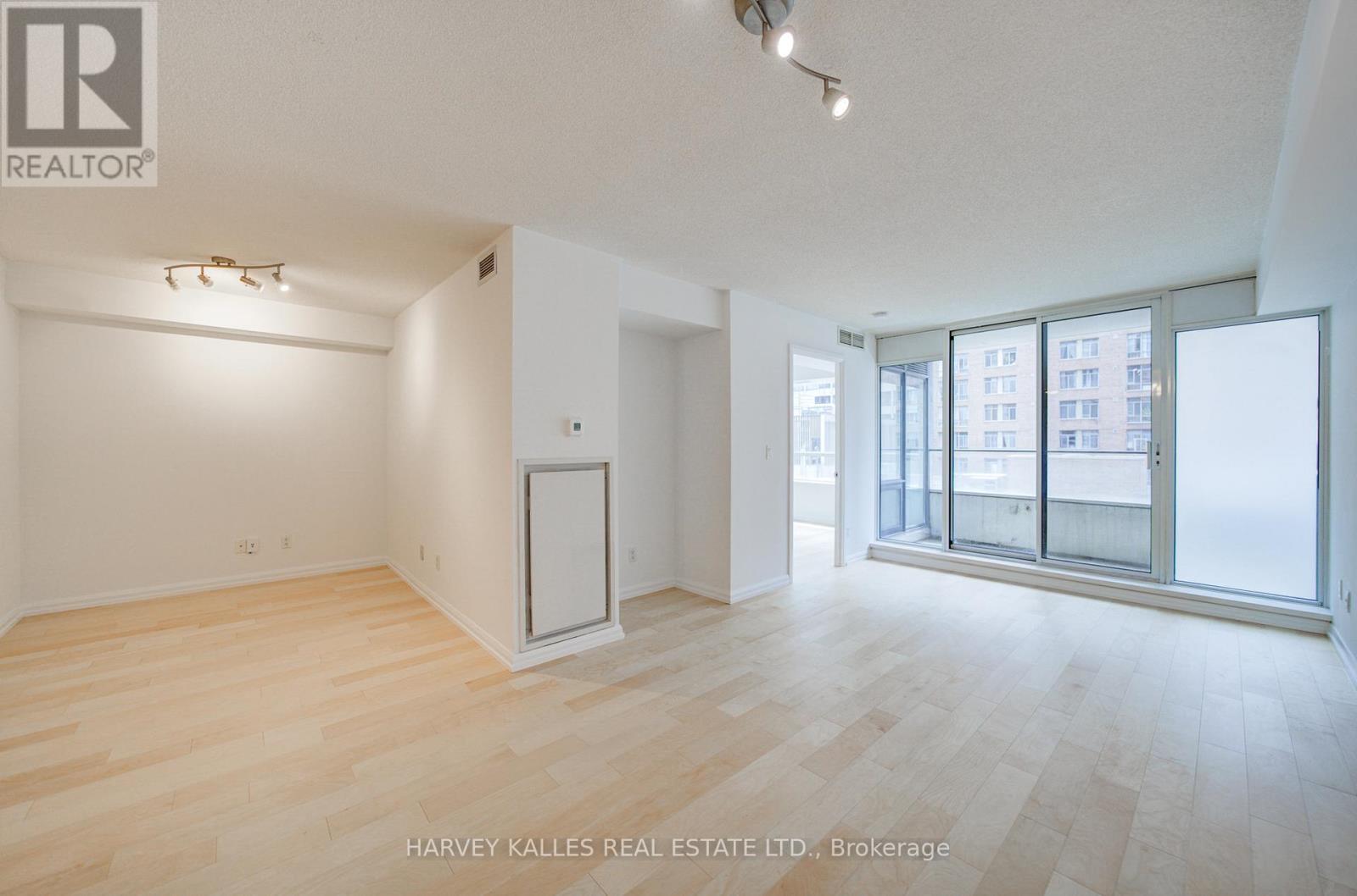 #717 111 ELIZABETH STREET - 26
