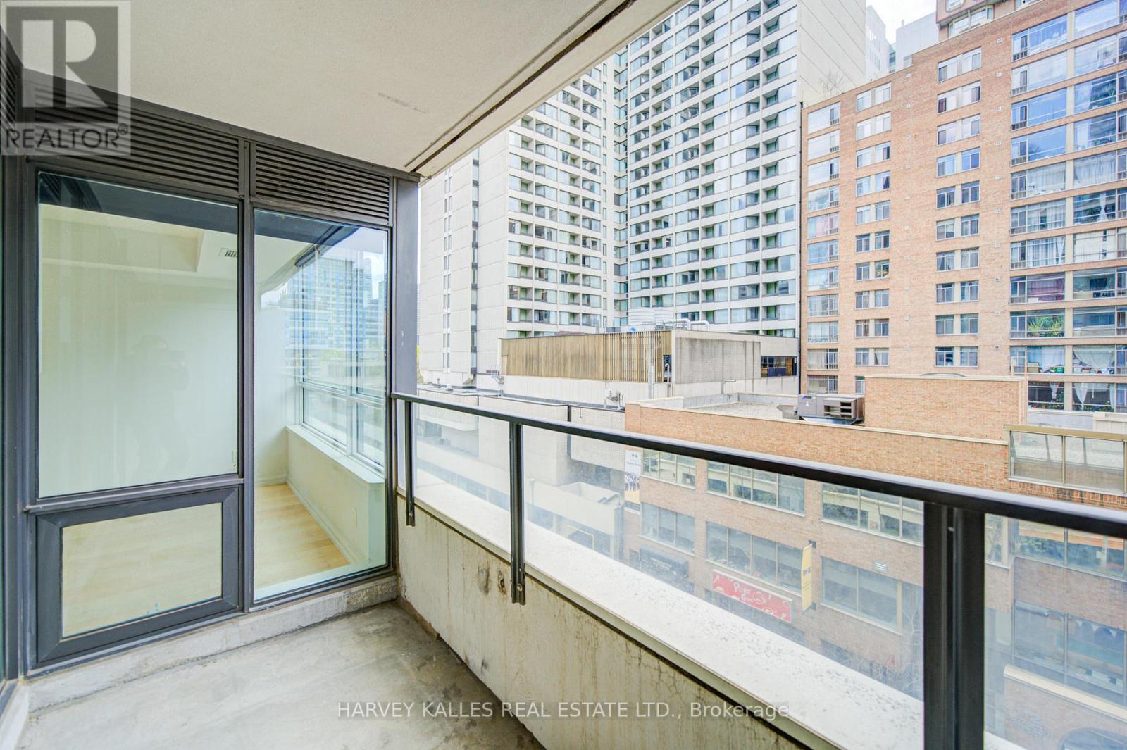 #717 111 ELIZABETH STREET - 36