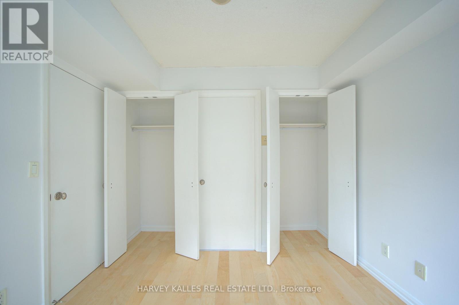 #717 111 ELIZABETH STREET - 31