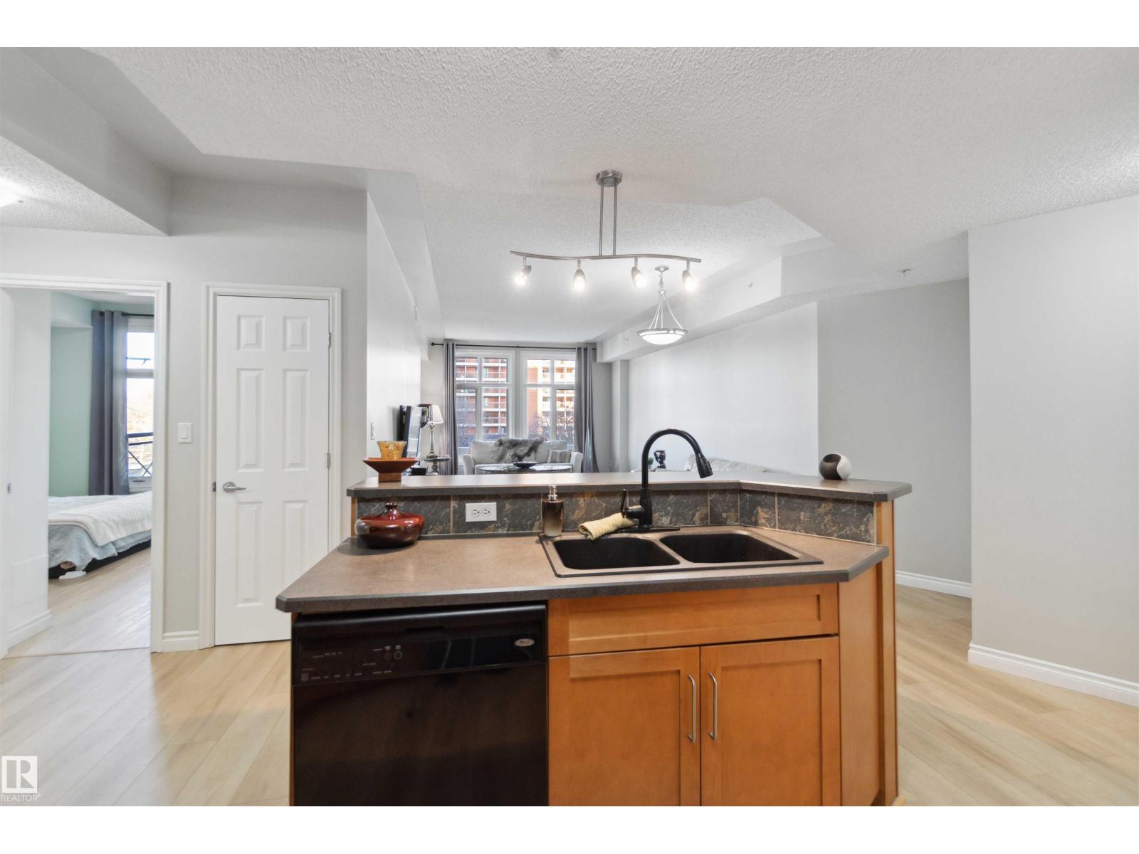 #402 9020 JASPER AV NW - 6