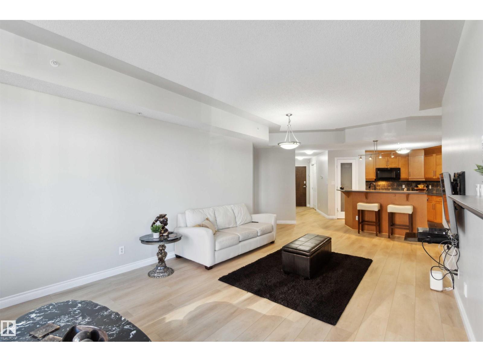#402 9020 JASPER AV NW - 2