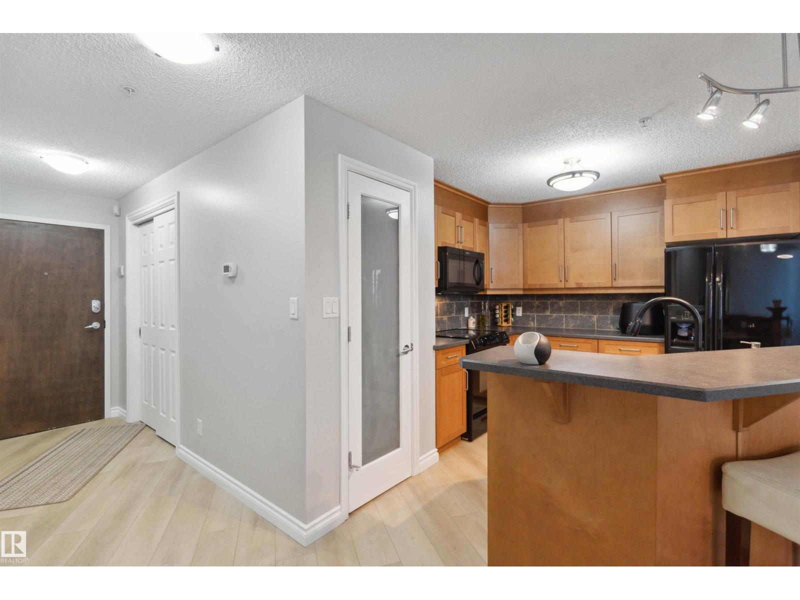 #402 9020 JASPER AV NW - Image 3