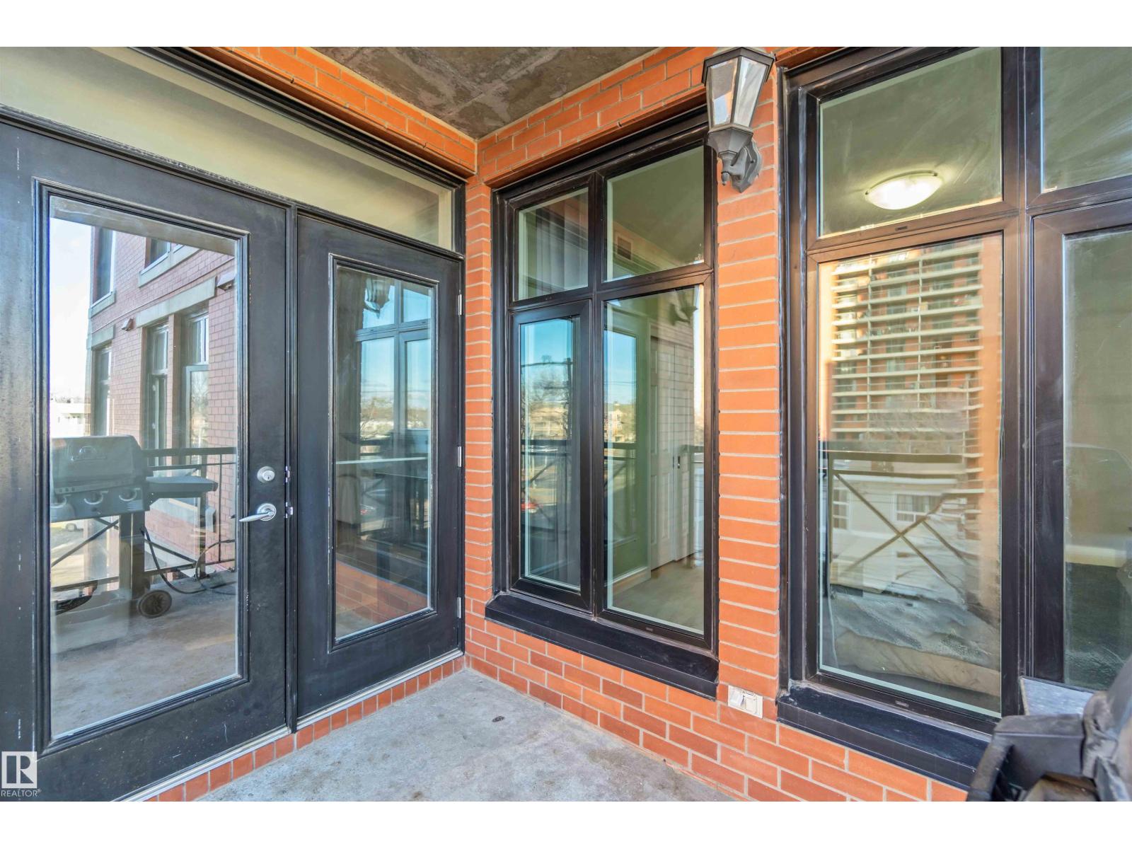 #402 9020 JASPER AV NW - 20