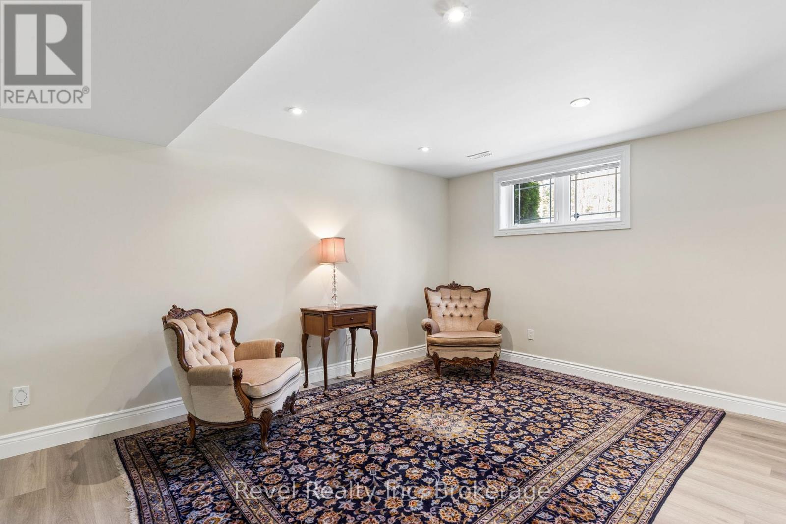 54 VINCENT CIRCLE - 27