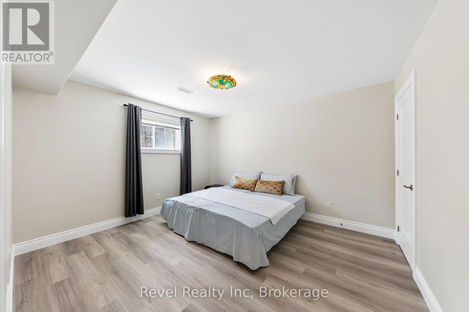 54 VINCENT CIRCLE - 30