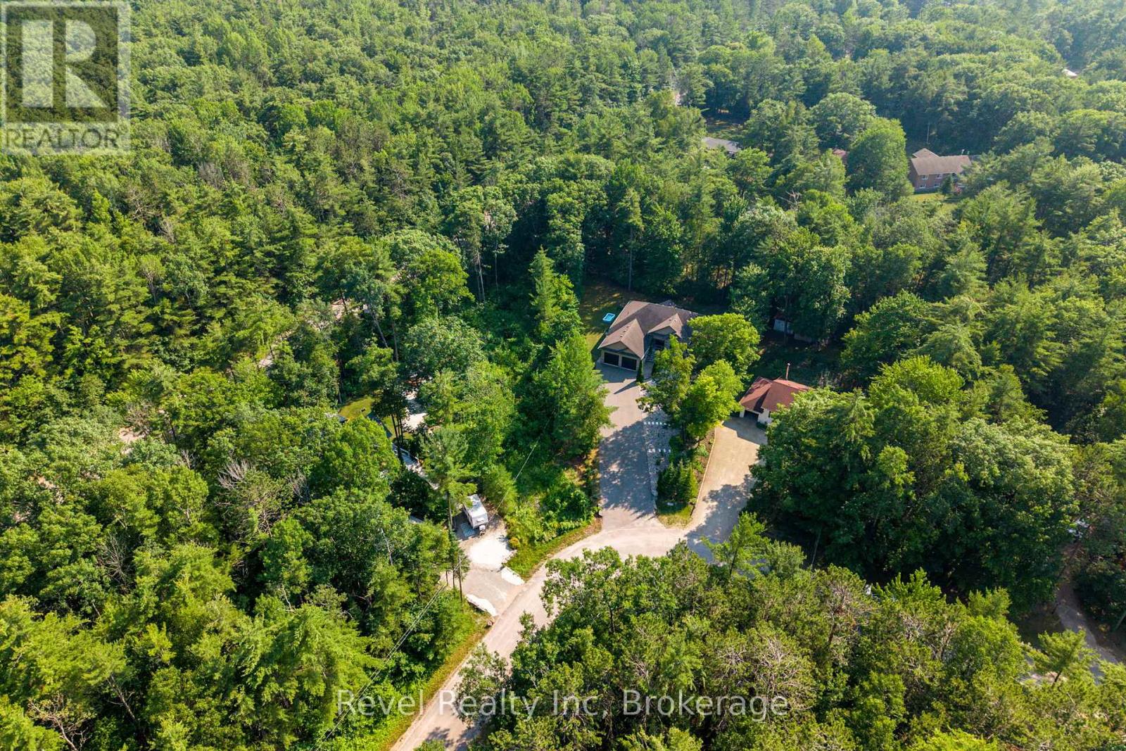 54 VINCENT CIRCLE - 42
