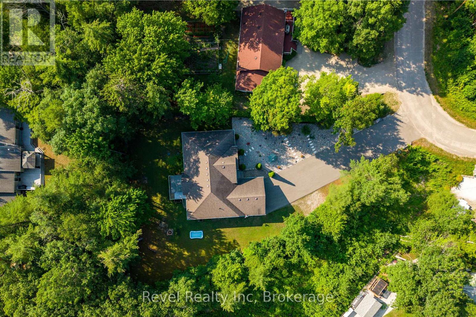 54 VINCENT CIRCLE - 40