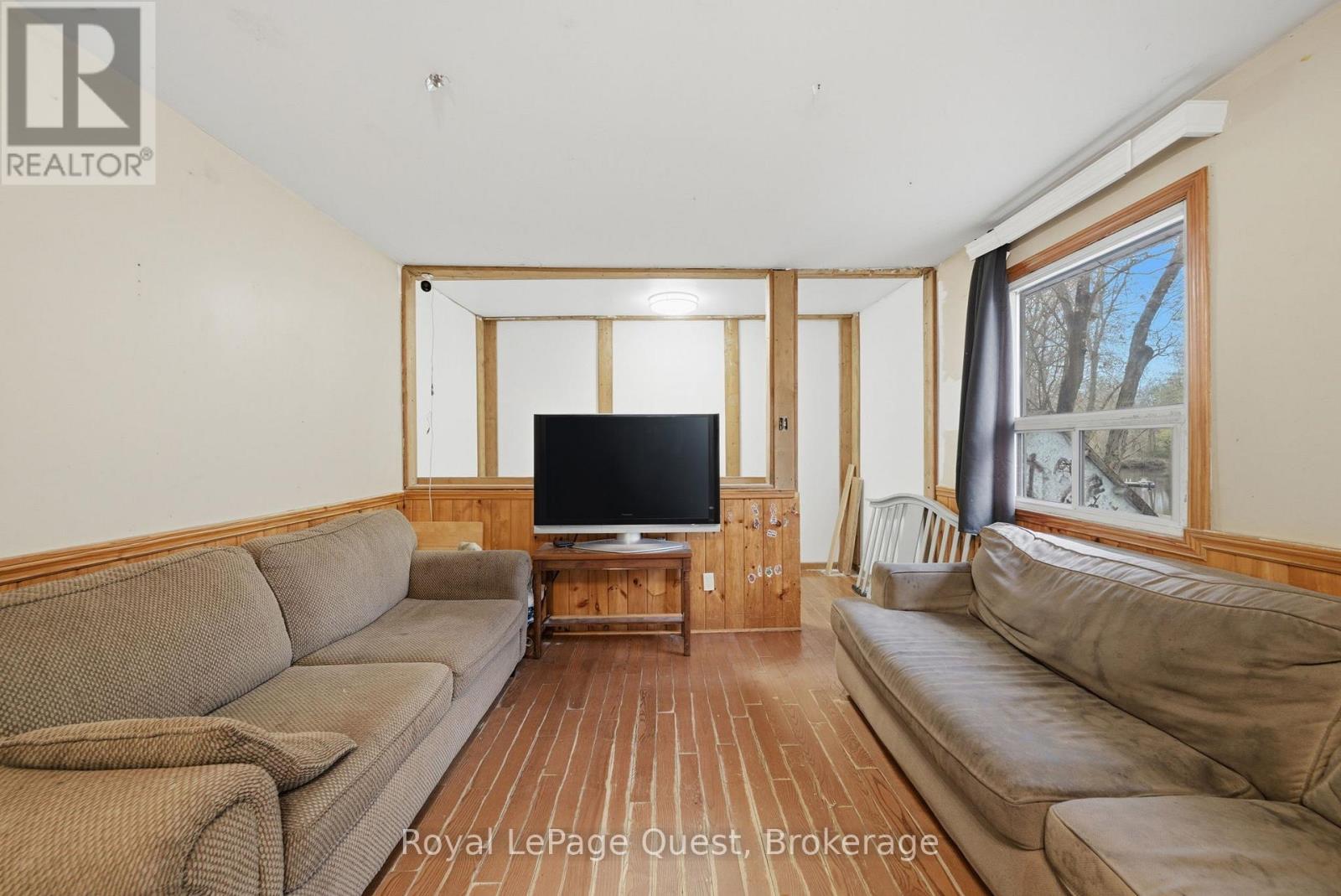 7476 ASH CRESCENT - 12