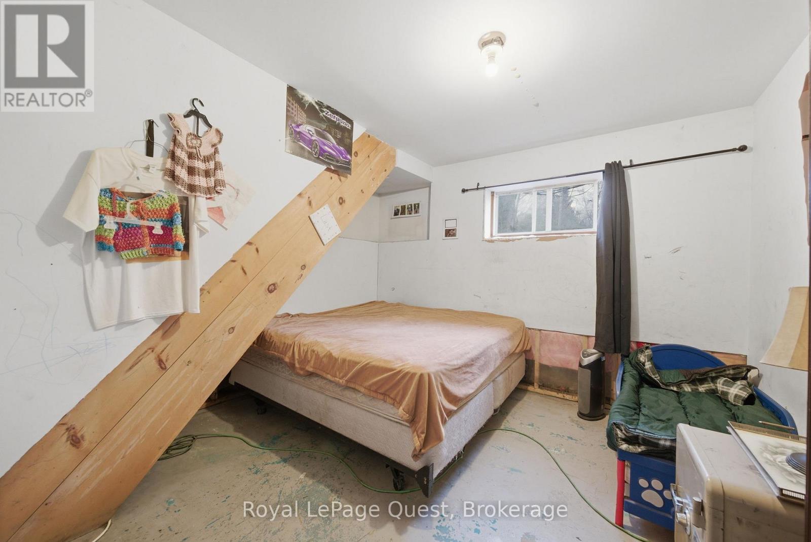 7476 ASH CRESCENT - 18